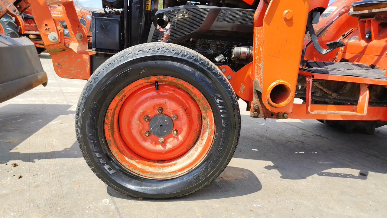 2015 Kubota L4708 SP – Exterior