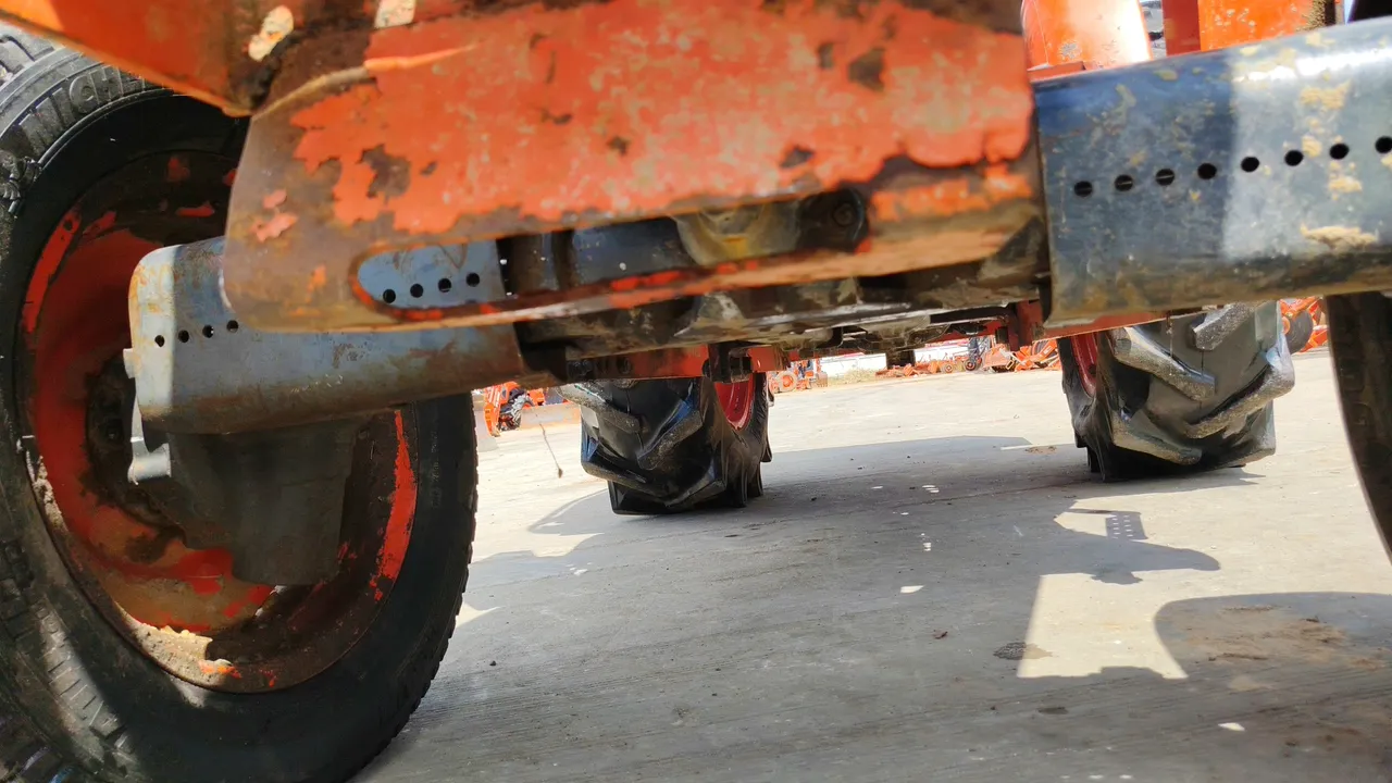2015 Kubota L4708 SP – Exterior
