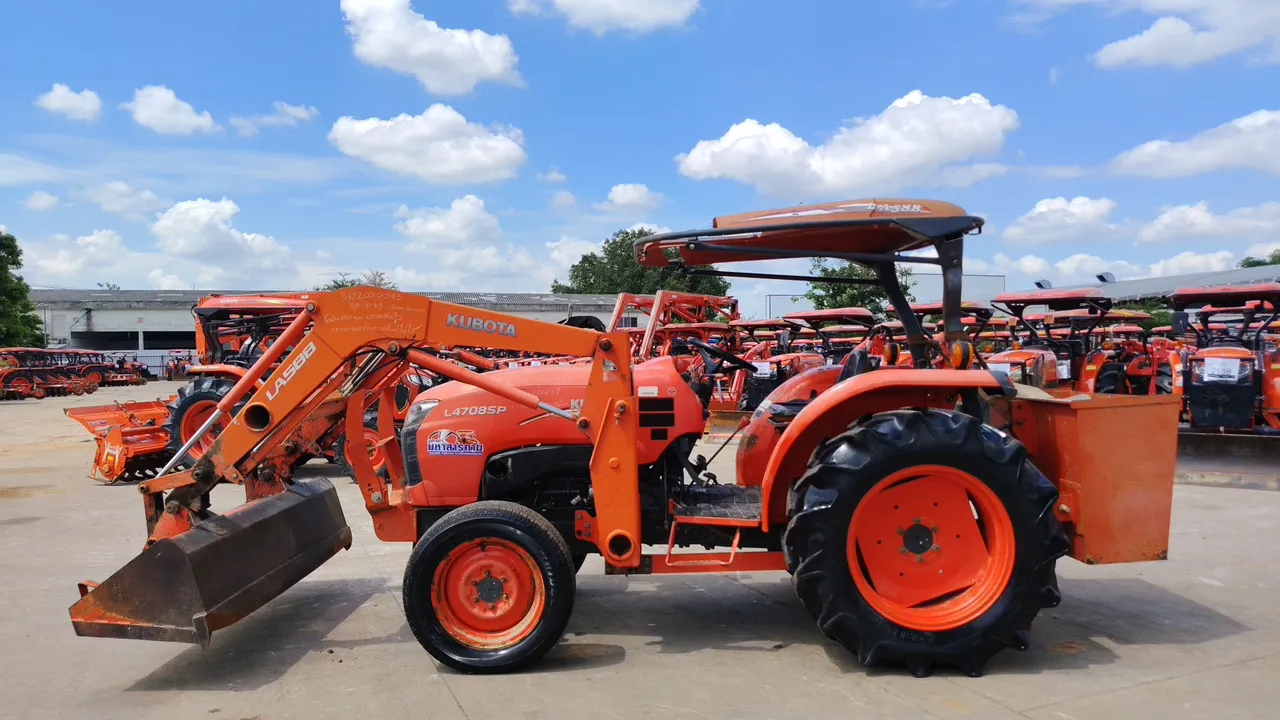 2015 Kubota L4708 SP – Exterior