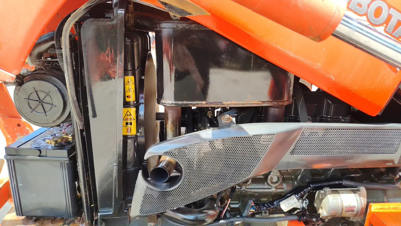 2015 Kubota L4708 SP – Exterior