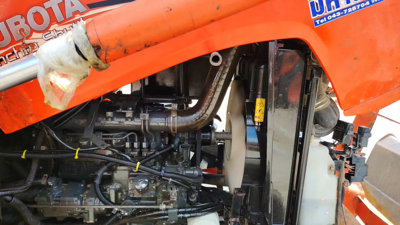 2015 Kubota L4708 SP – Exterior
