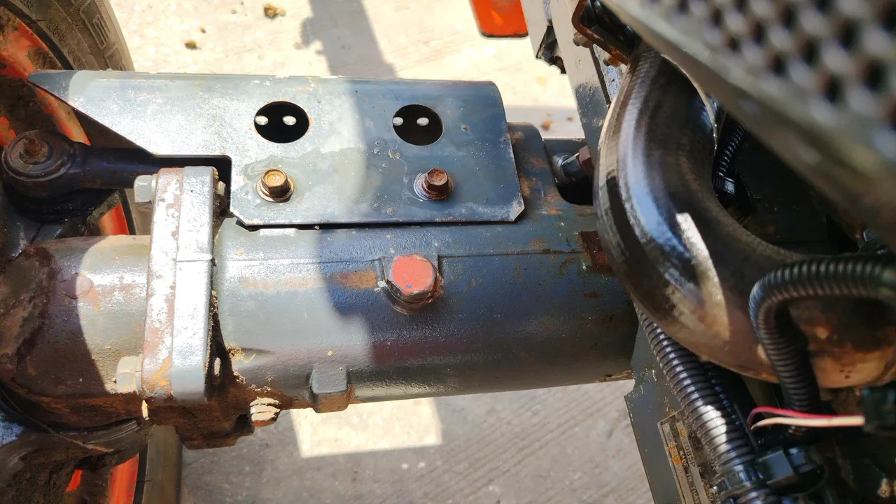 2015 Kubota L4708 SP – Exterior