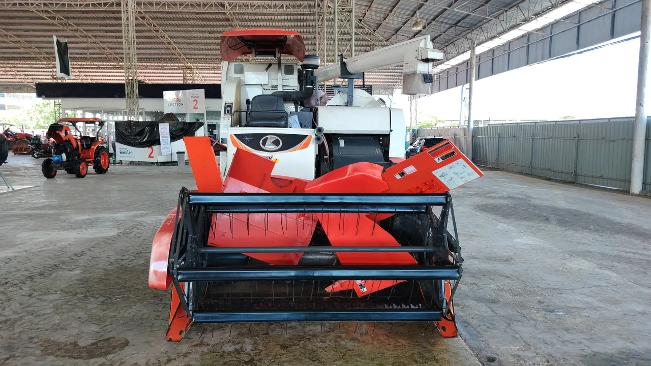 Kubota DC-70G Pro – Exterior