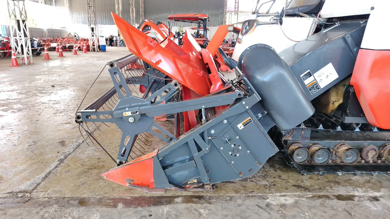 Kubota DC-70G Pro – Exterior