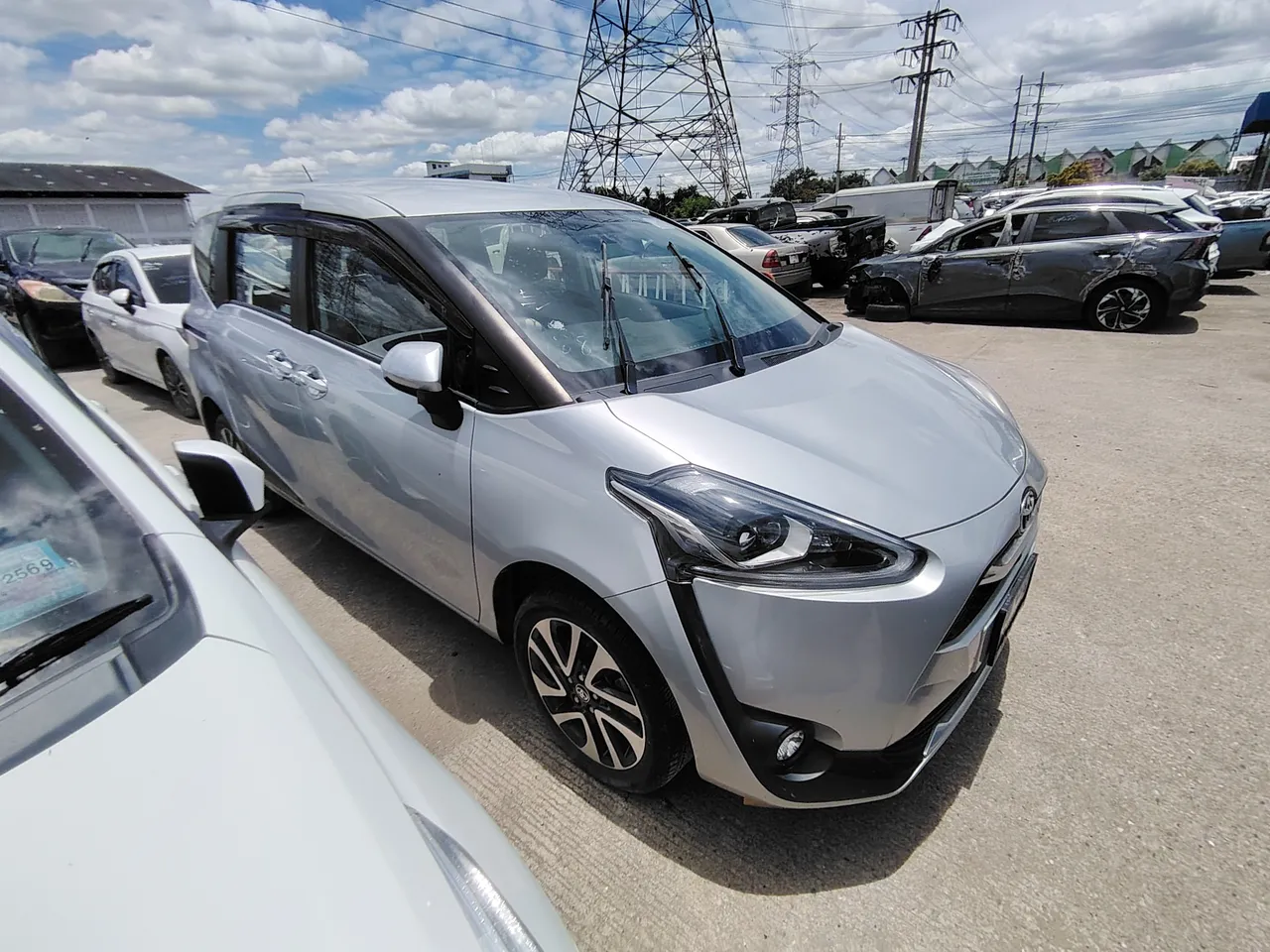 2019 Toyota Sienta – Front