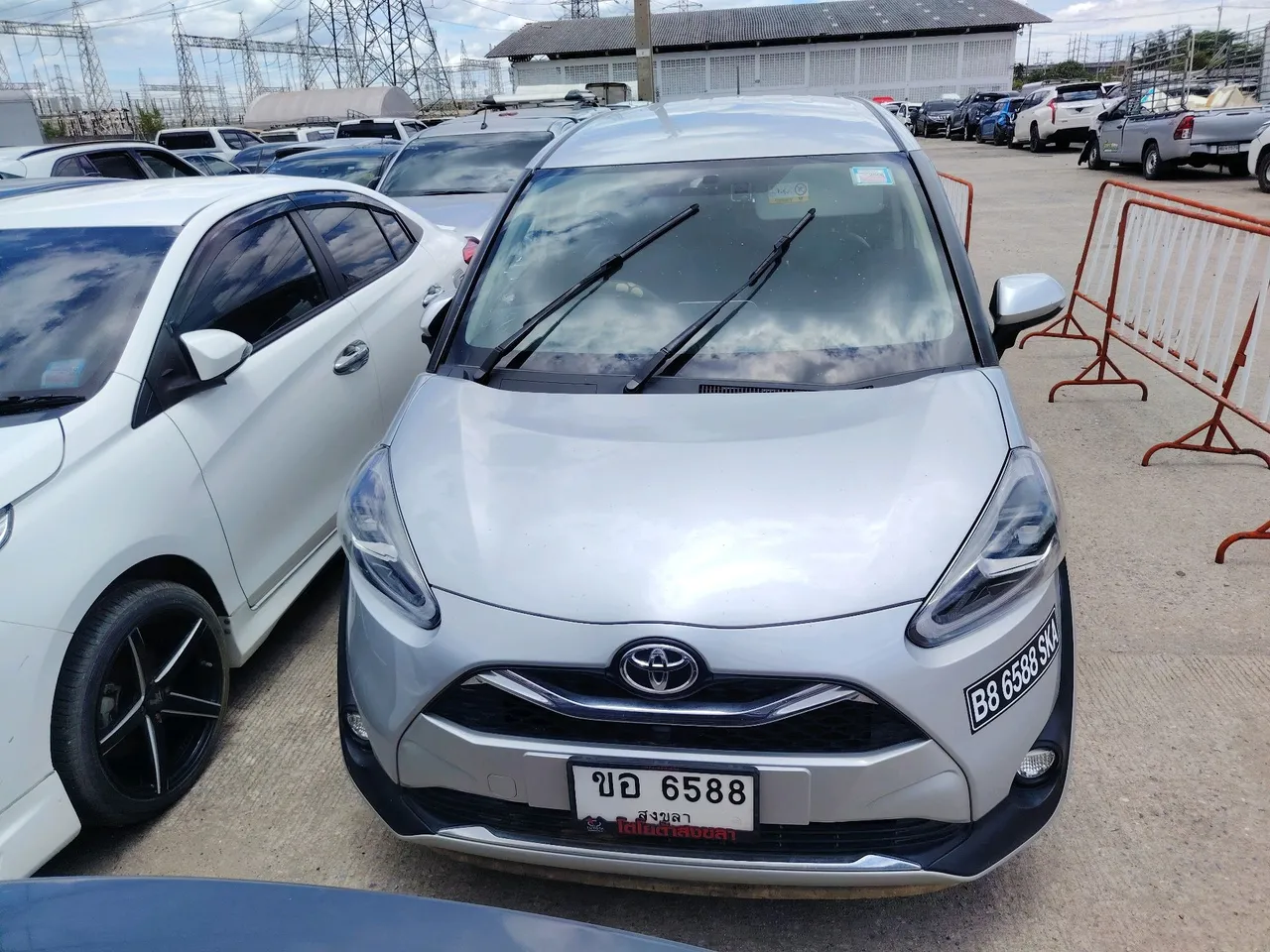 2019 Toyota Sienta – Front