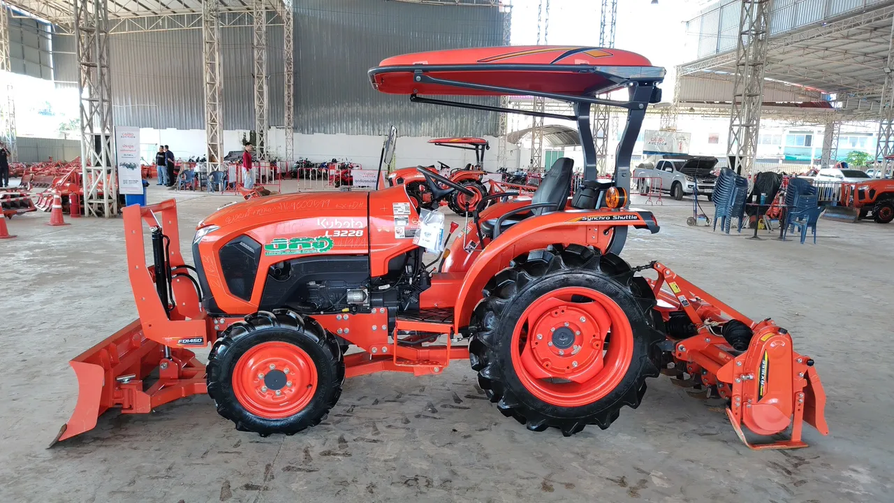 2026 Kubota L3228 – Exterior
