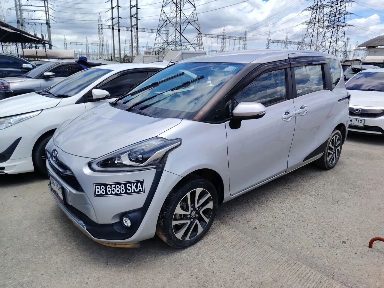 2019 Toyota Sienta – Front