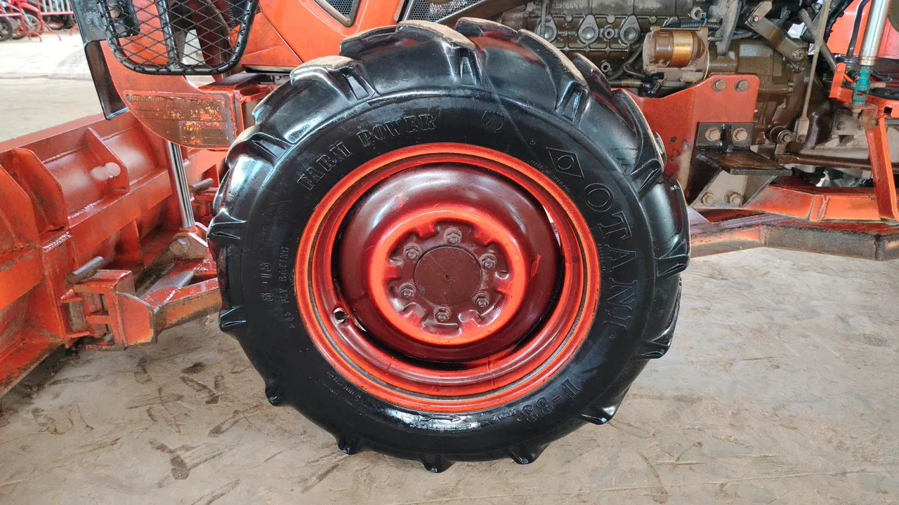 Kubota L5018SP – Exterior