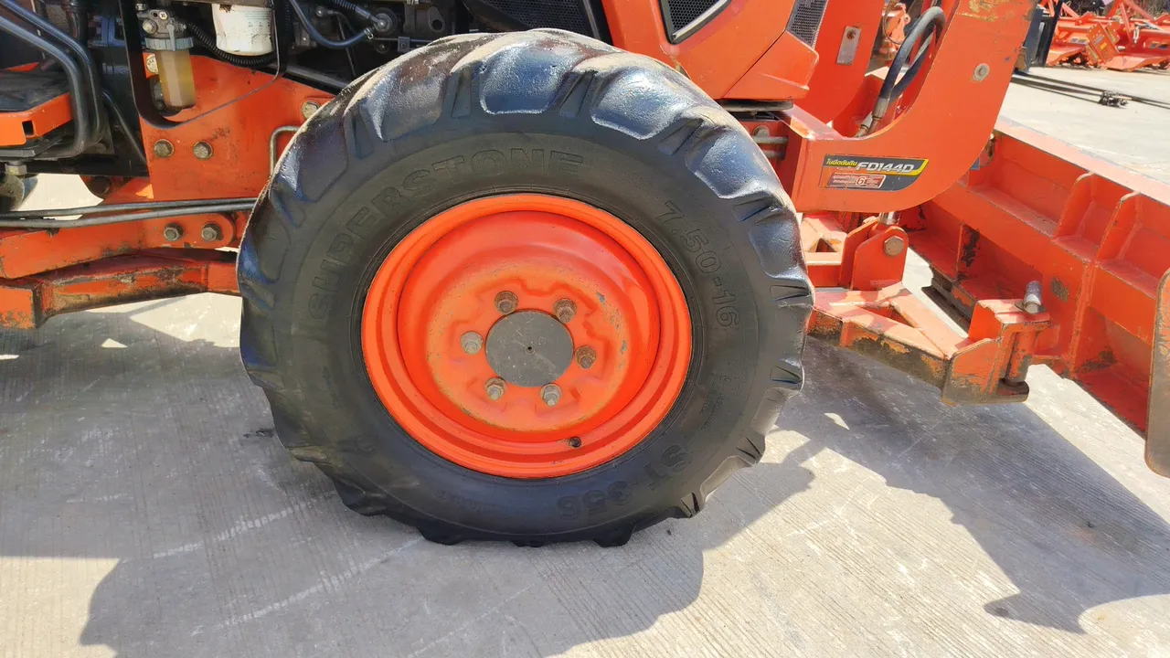2022 Kubota L3218SP – Wheel