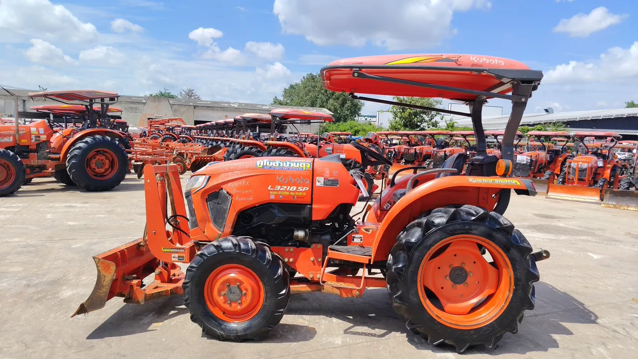 2022 Kubota L3218SP – Side