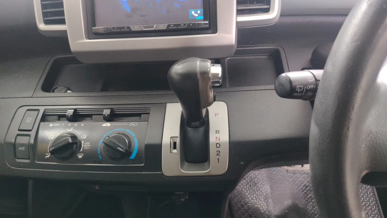 2013 Honda Freed – Exterior