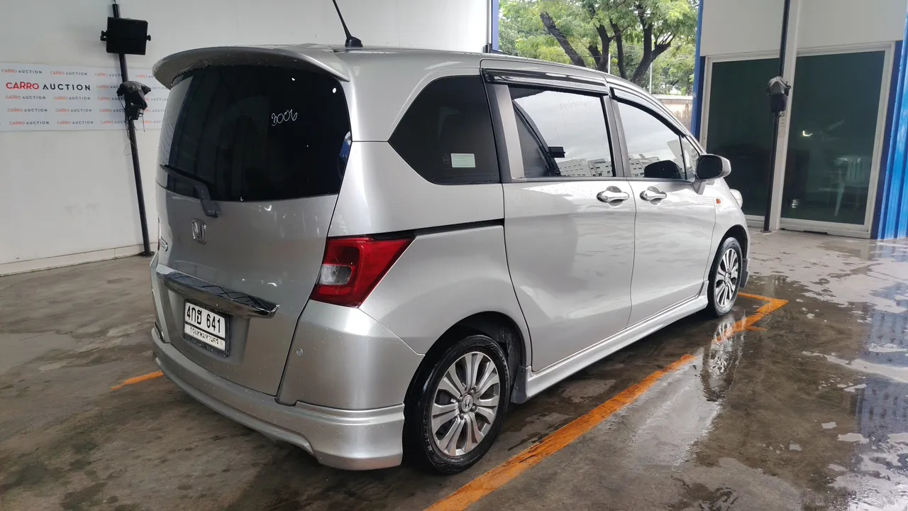 2013 Honda Freed – Exterior