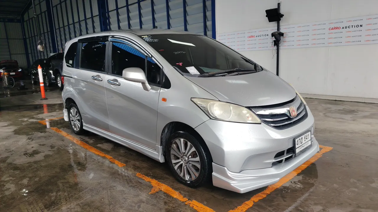 2013 Honda Freed – Exterior