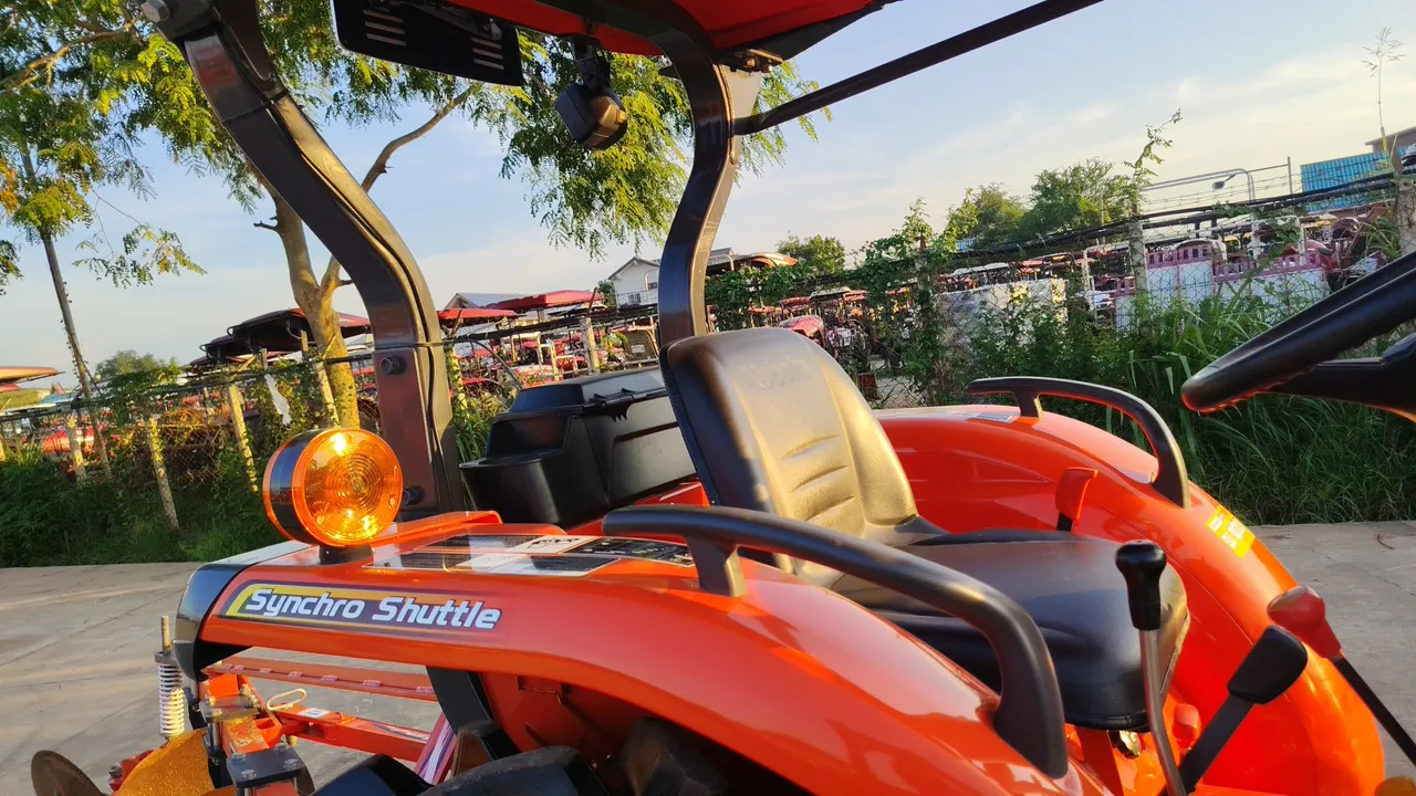 2025 Kubota L4018SP – Exterior