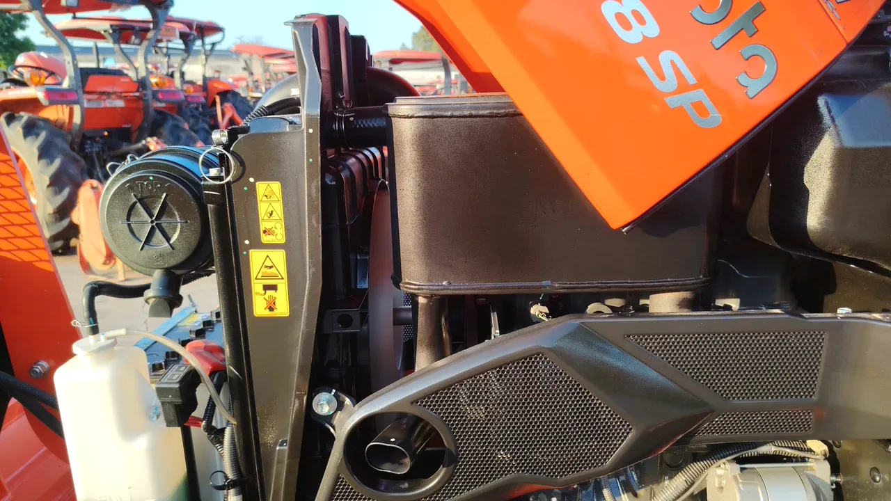 2025 Kubota L4018SP – Exterior