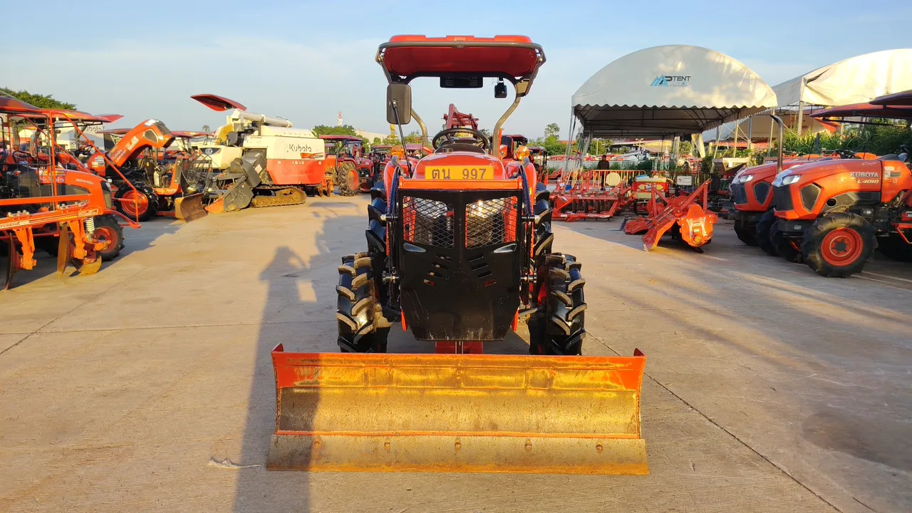 2025 Kubota L4018SP – Exterior