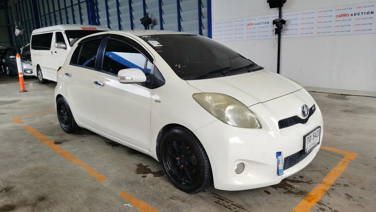 2013 Toyota Yaris – Front