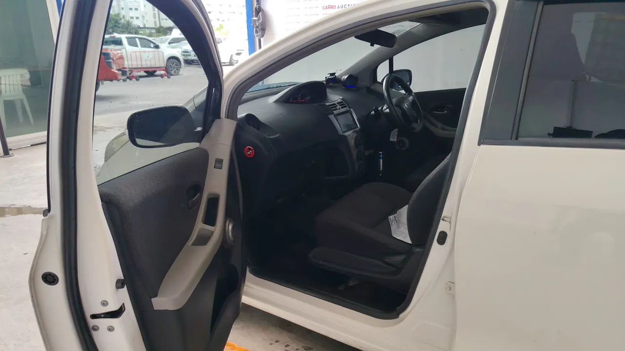 2013 Toyota Yaris – Front