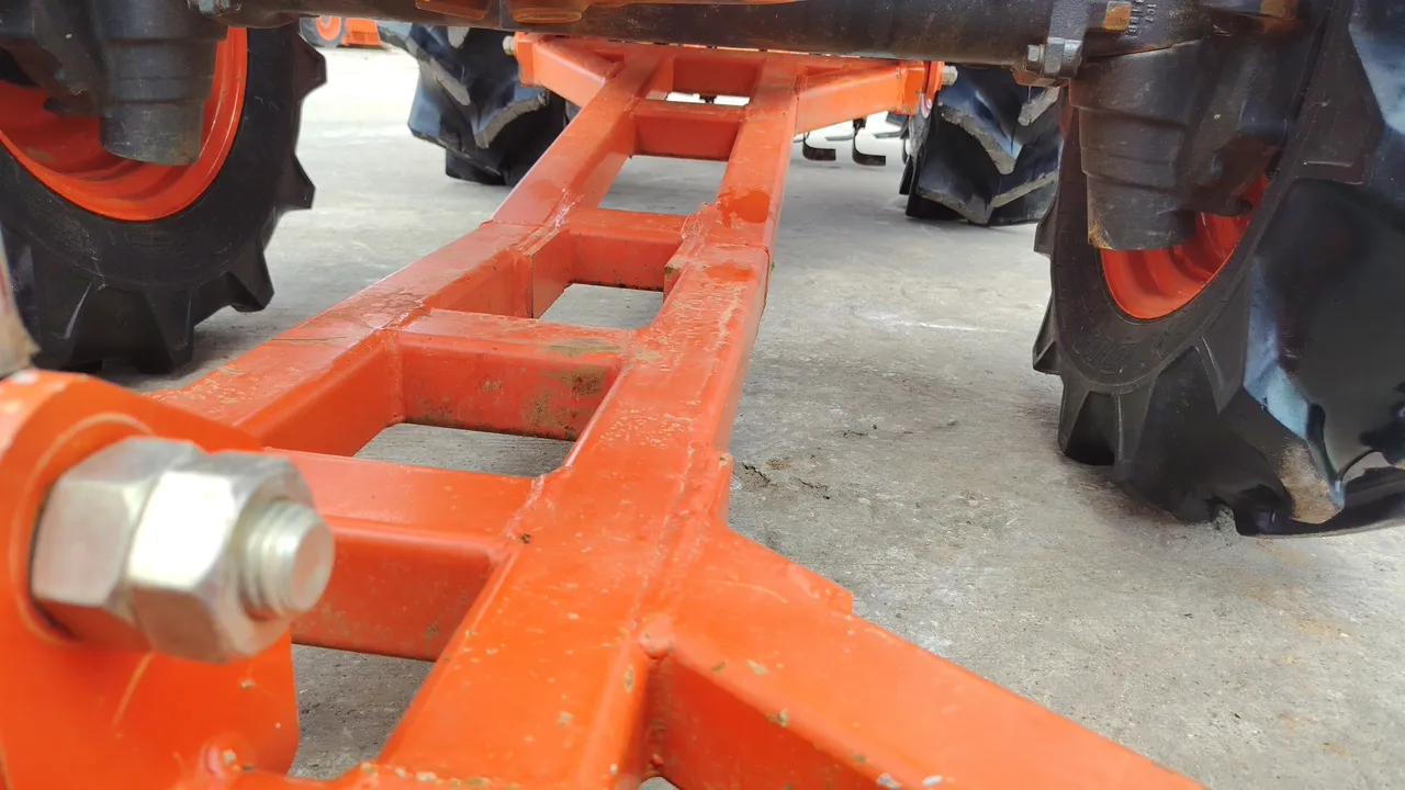 2016 Kubota L4028 – Exterior