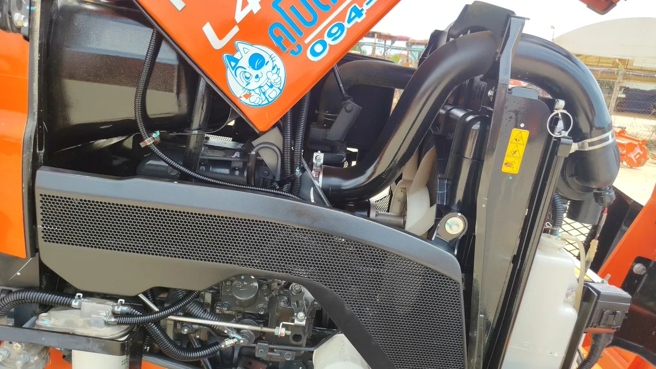2016 Kubota L4028 – Exterior