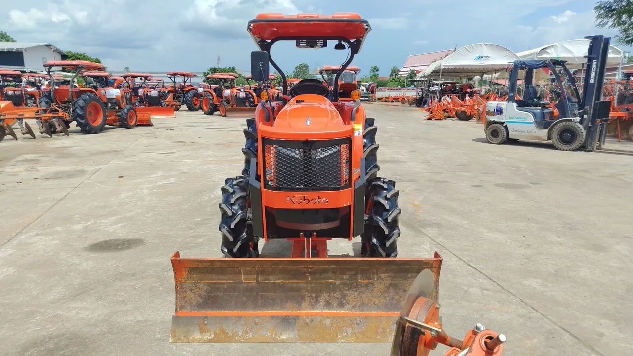 2016 Kubota L4028 – Exterior