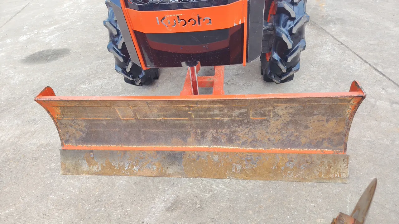 2016 Kubota L4028 – Exterior