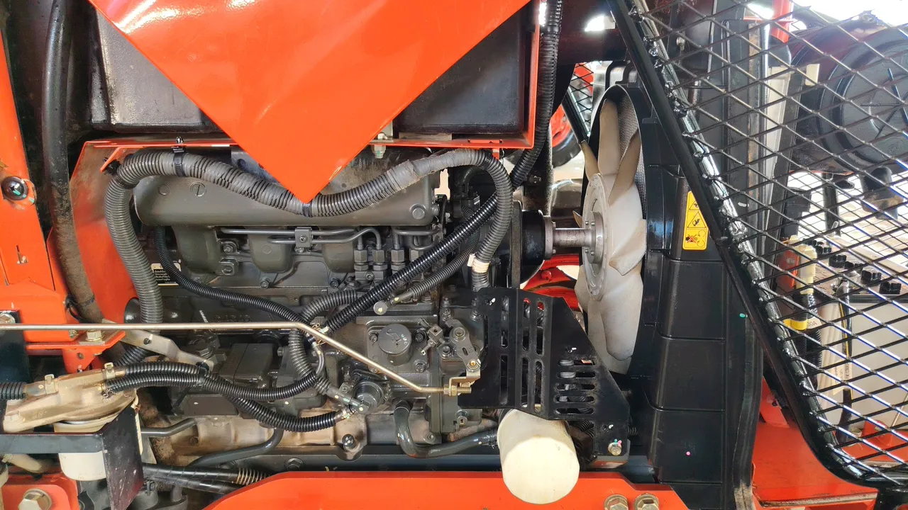 Kubota MU5702-B – Exterior