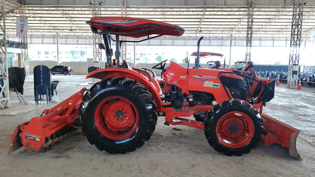 Kubota MU5702-B – Exterior