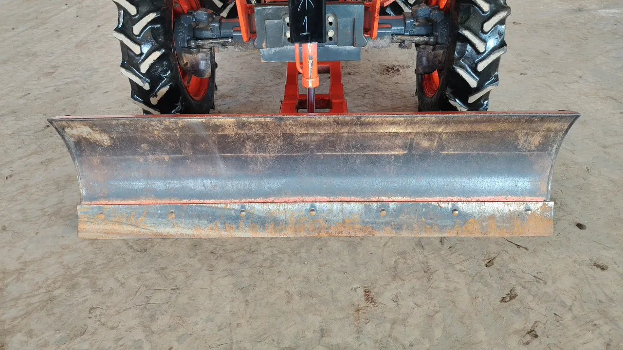 Kubota MU5702-B – Exterior