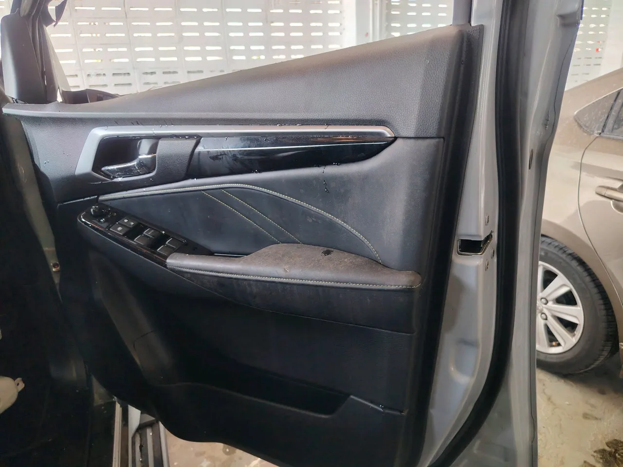 2024 Isuzu MU-X – Front