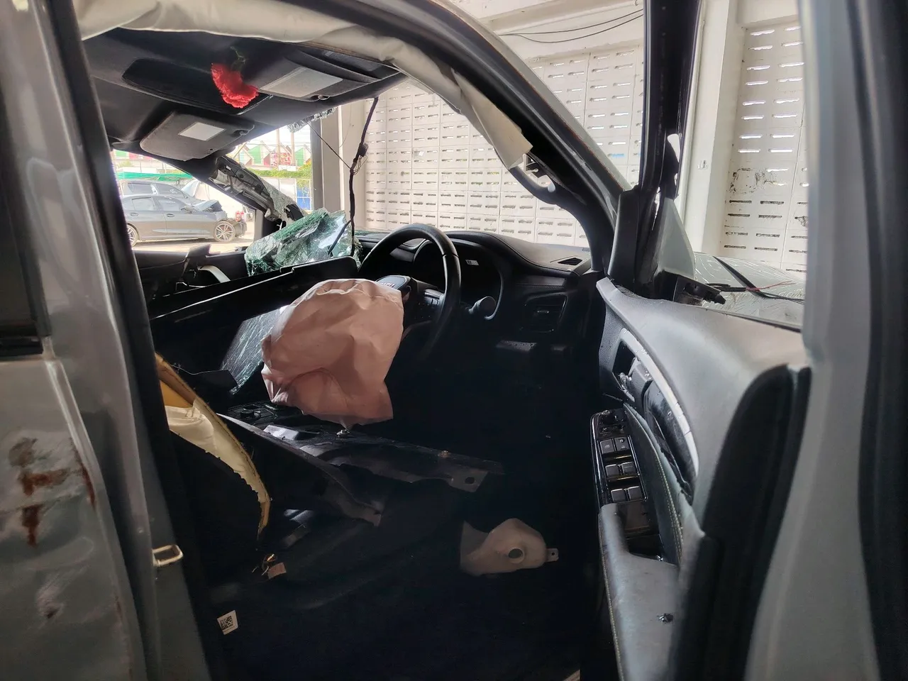 2024 Isuzu MU-X – Front