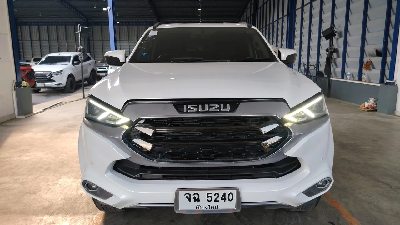 2023 Isuzu MU-X – Exterior