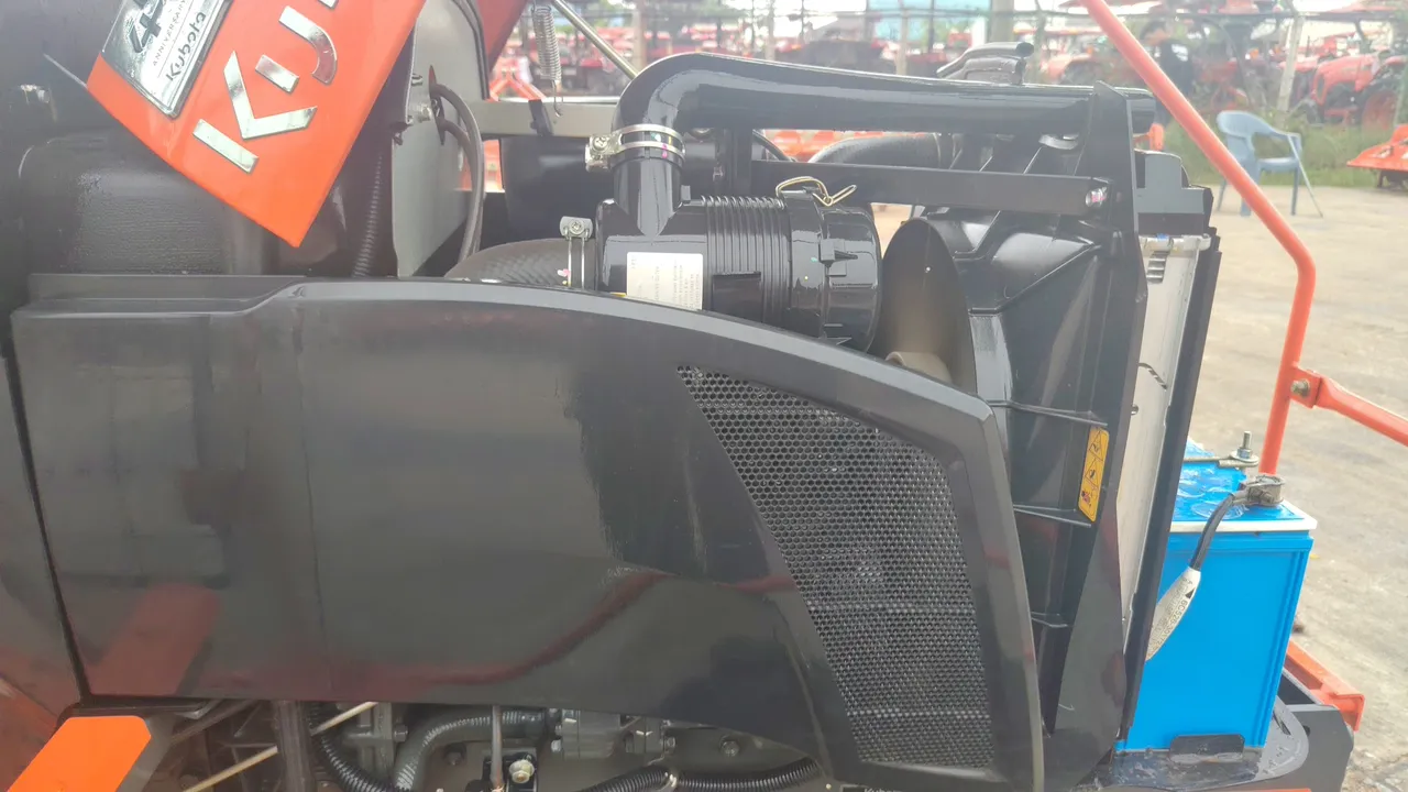 2024 Kubota B2140S-B – Engine