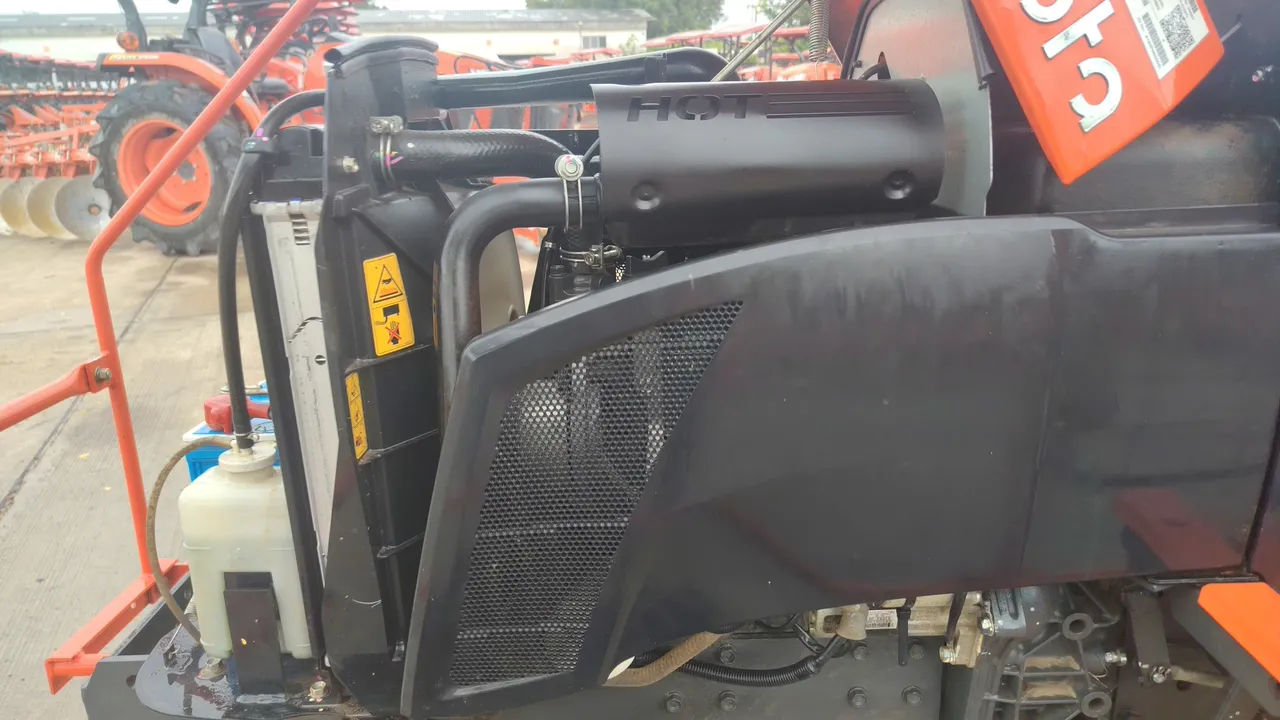 2024 Kubota B2140S-B – Engine
