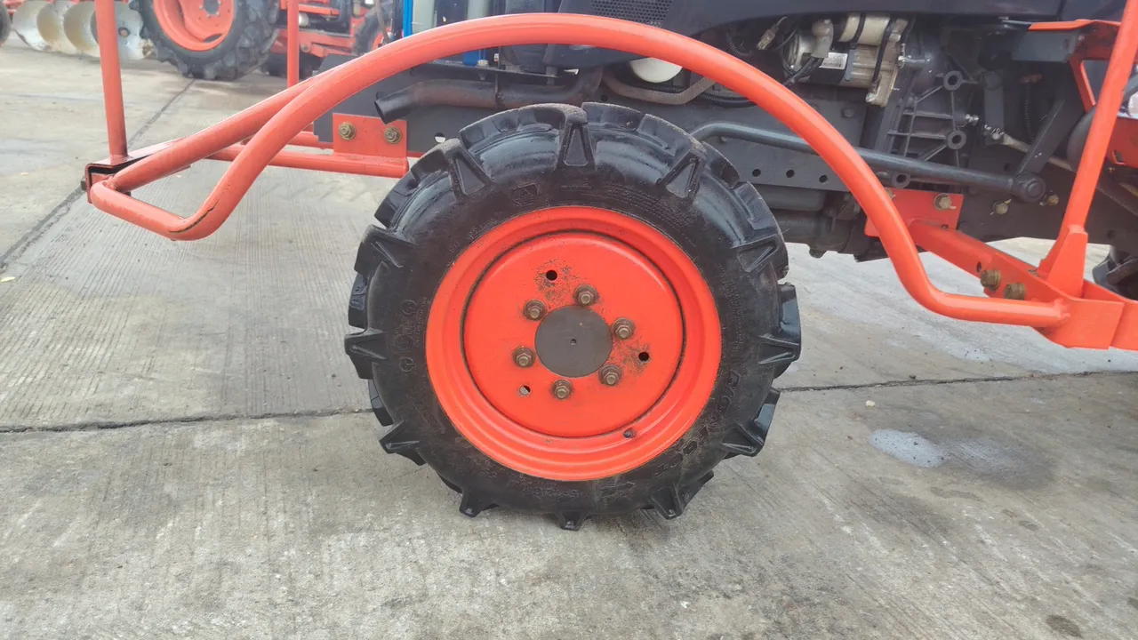2024 Kubota B2140S-B – Wheel