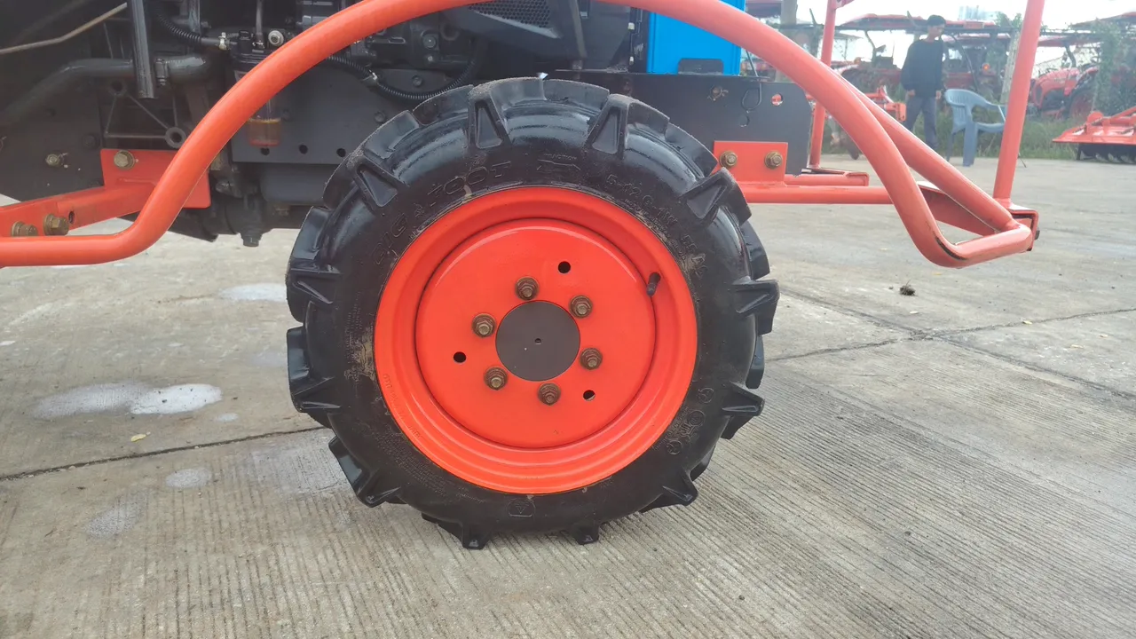 2024 Kubota B2140S-B – Wheel