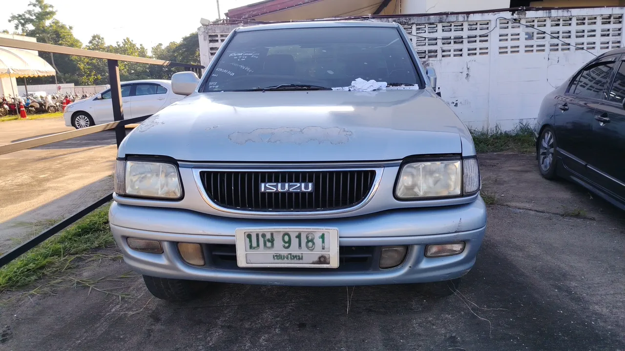 2001 Isuzu Dragon – Exterior