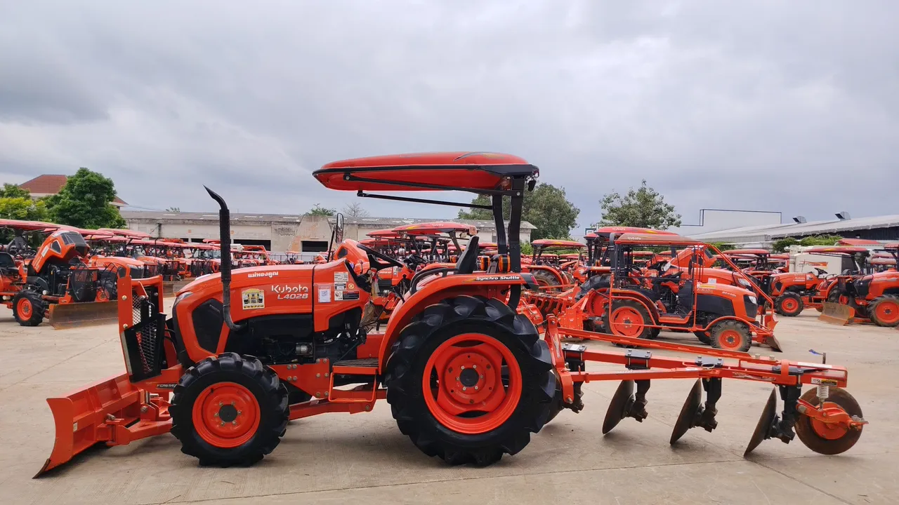 2024 Kubota L4028 – Exterior