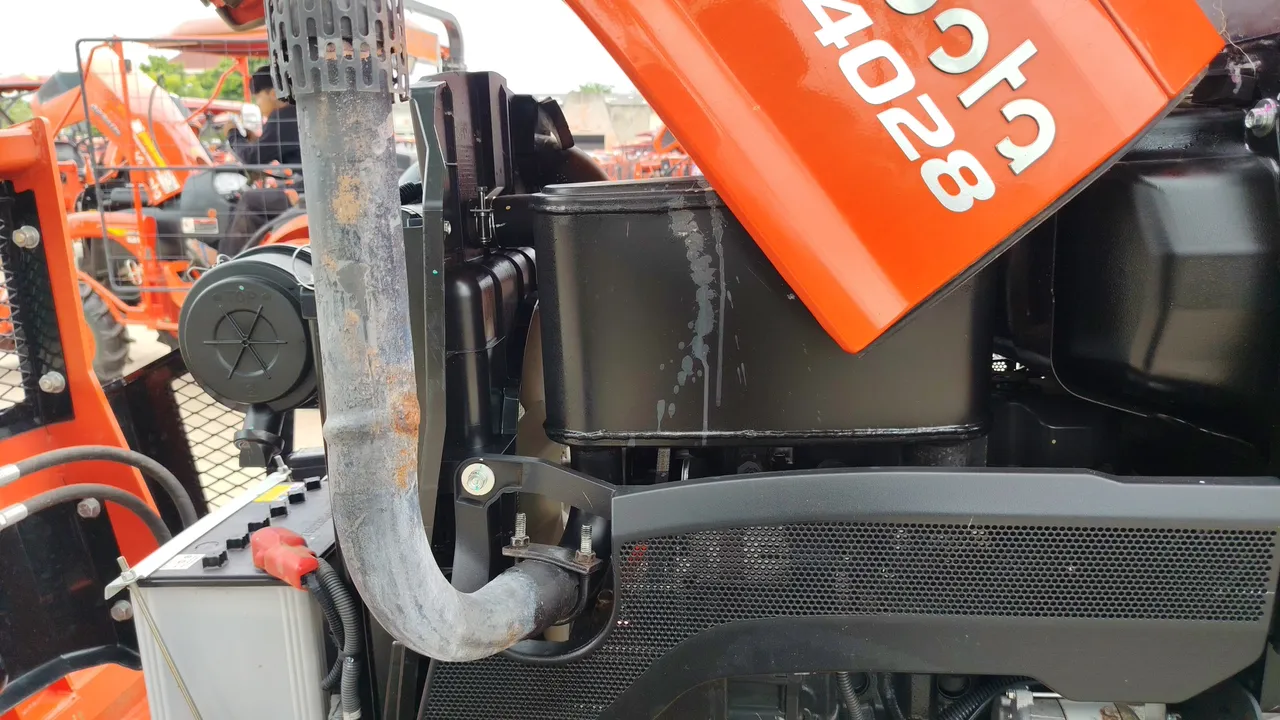 2024 Kubota L4028 – Exterior