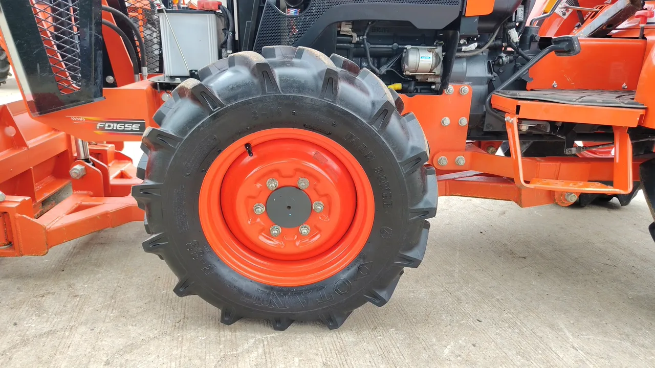 2024 Kubota L4028 – Exterior