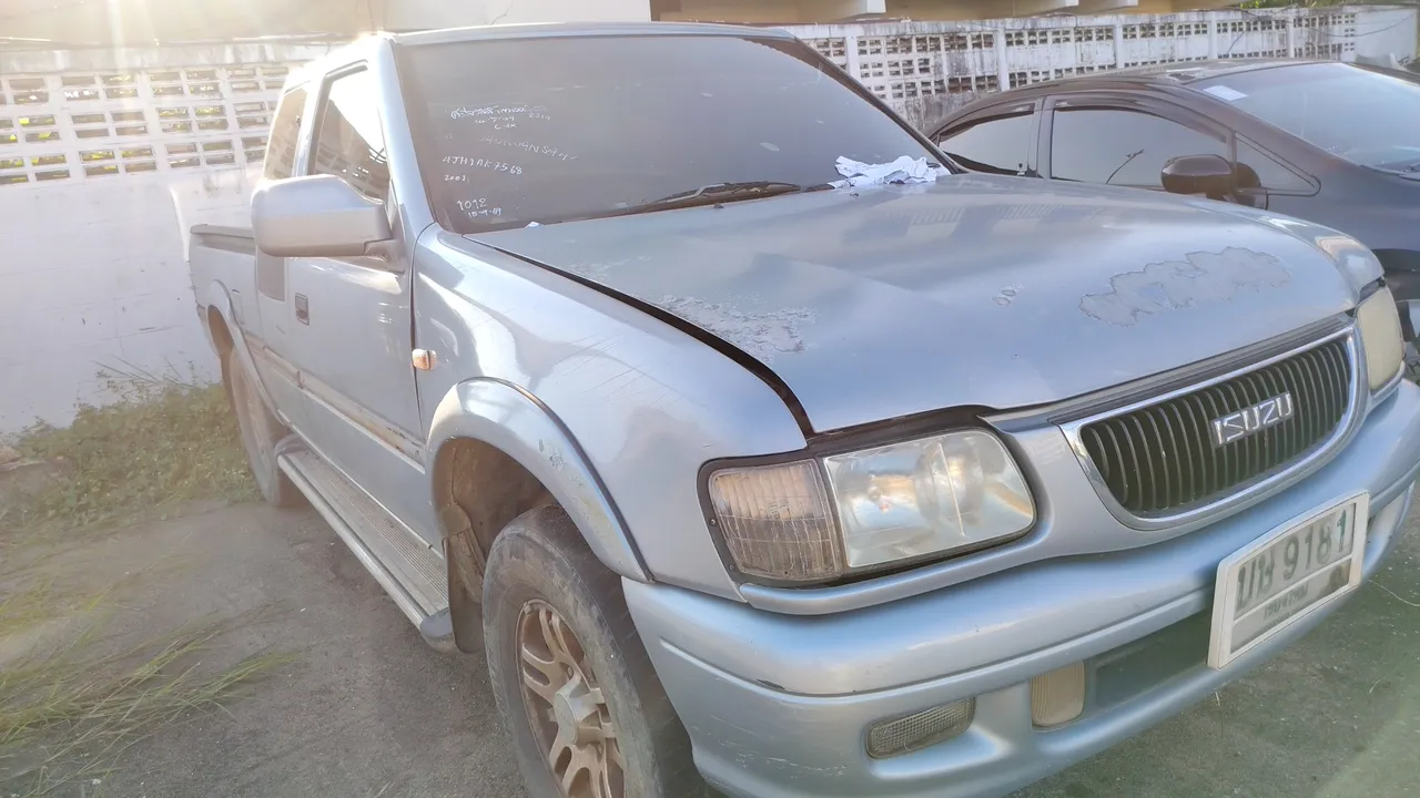 2001 Isuzu Dragon – Exterior