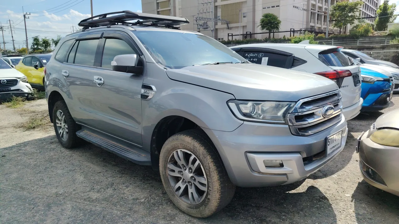 2015 Ford Everest – Exterior