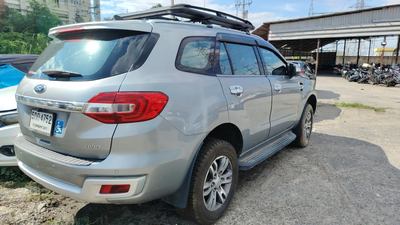 2015 Ford Everest – Exterior