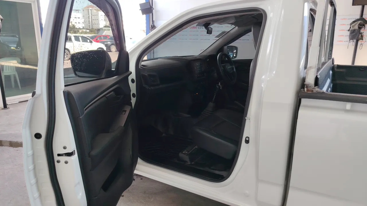 2024 Isuzu D-Max – Front