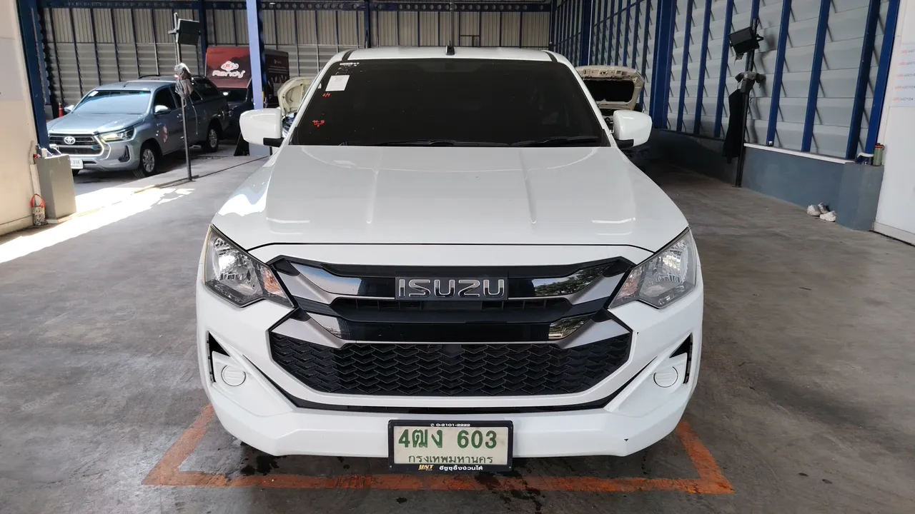 2024 Isuzu D-Max – Front