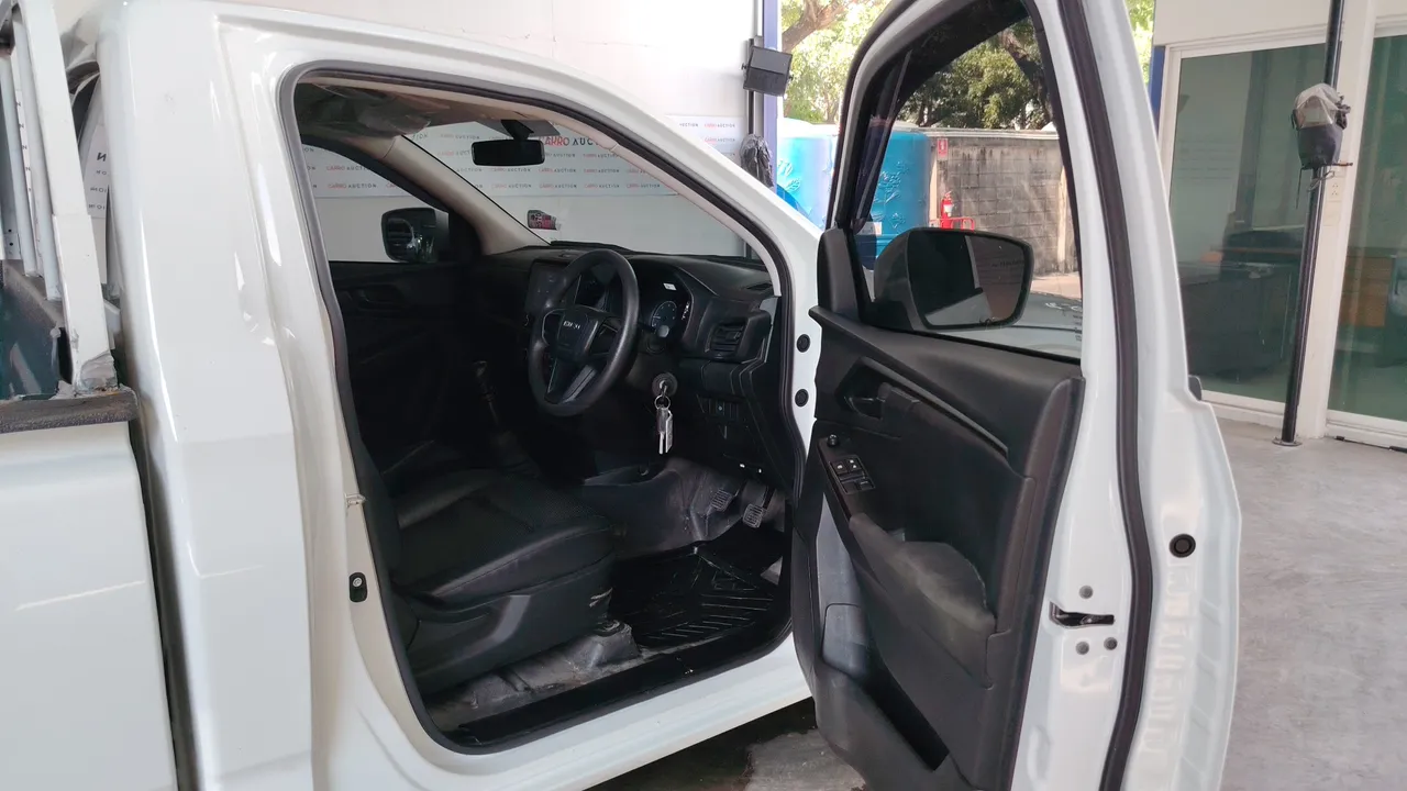 2024 Isuzu D-Max – Front