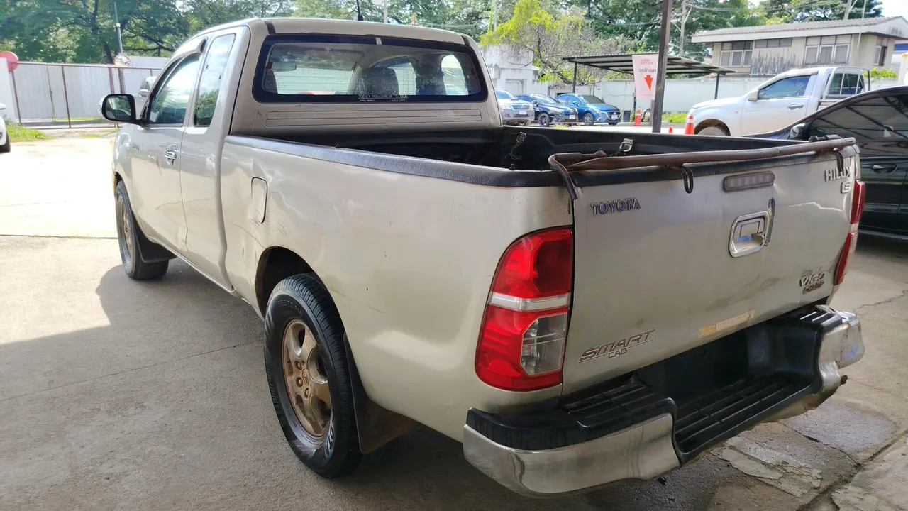 2011 Toyota Hilux Vigo – Back