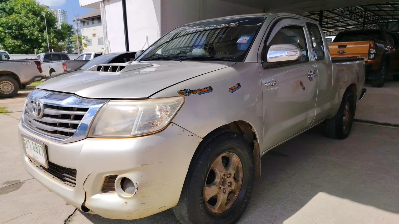 2011 Toyota Hilux Vigo – Front