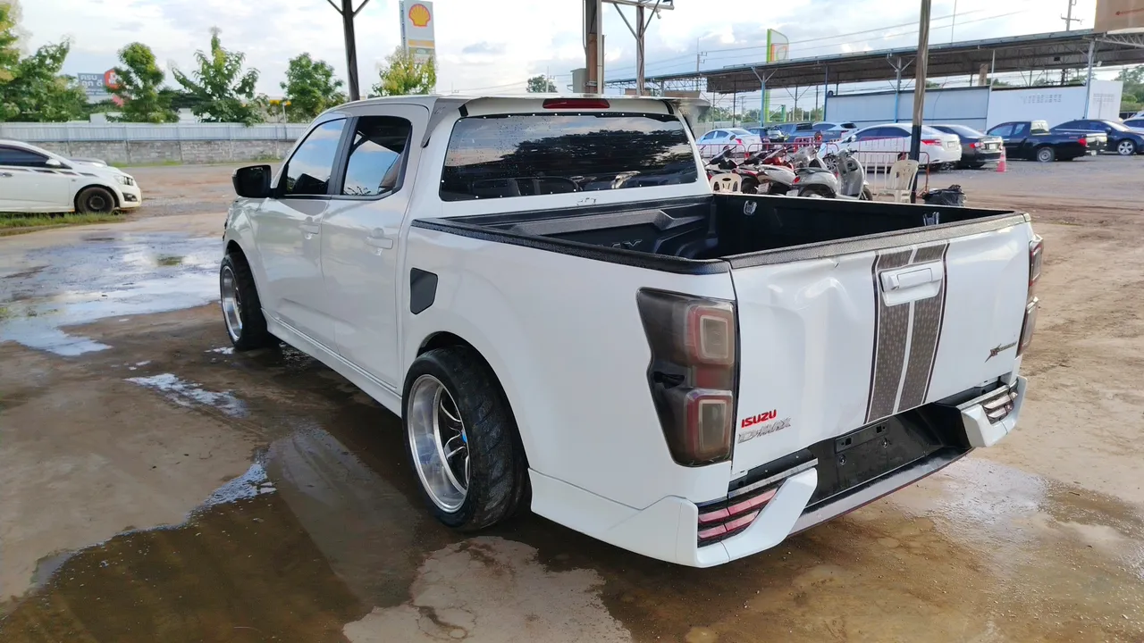 2022 Isuzu D-Max – Back